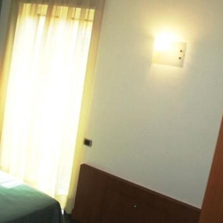 Locanda Sant'Ambrogio Cislago Экстерьер фото