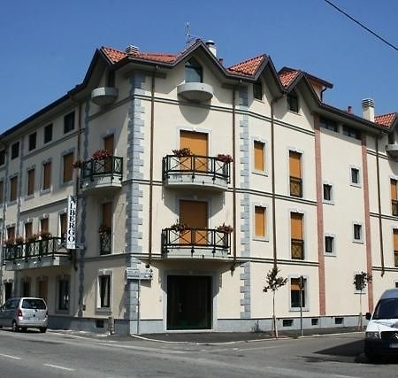 Locanda Sant'Ambrogio Cislago Экстерьер фото