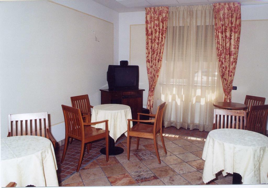 Locanda Sant'Ambrogio Cislago Экстерьер фото